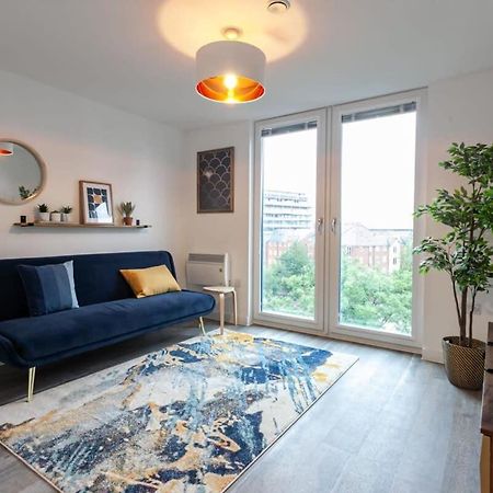 Superb 2 Bed Flat 5Min To Old Trafford Stadium Манчестър Екстериор снимка