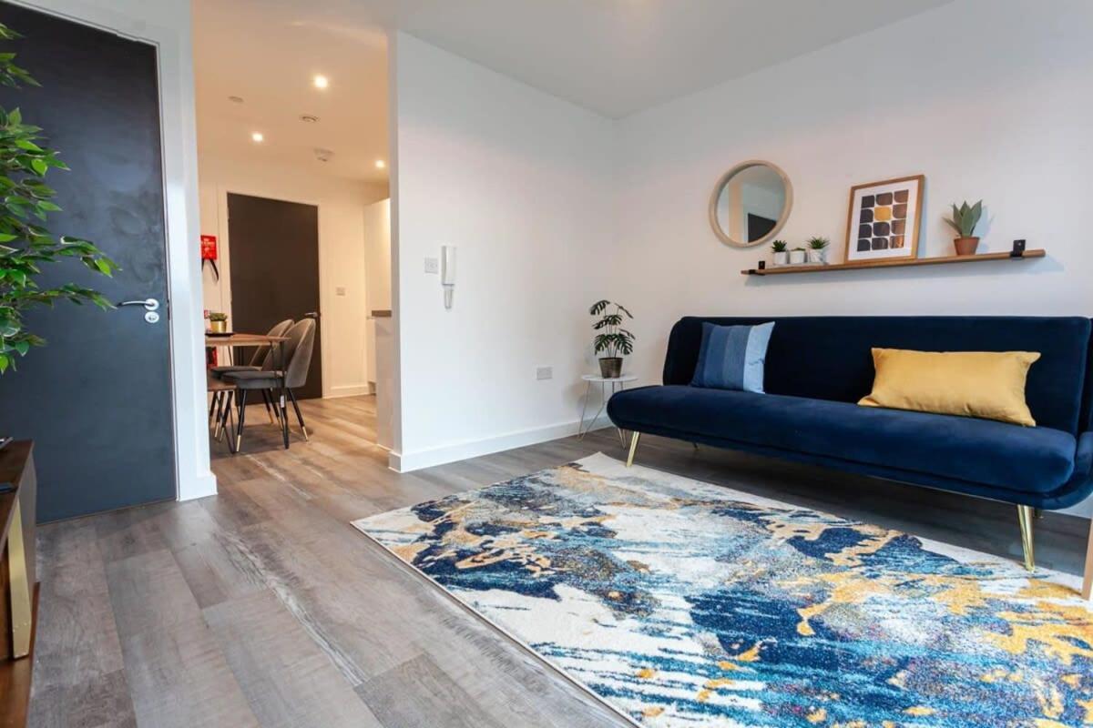 Superb 2 Bed Flat 5Min To Old Trafford Stadium Манчестър Екстериор снимка