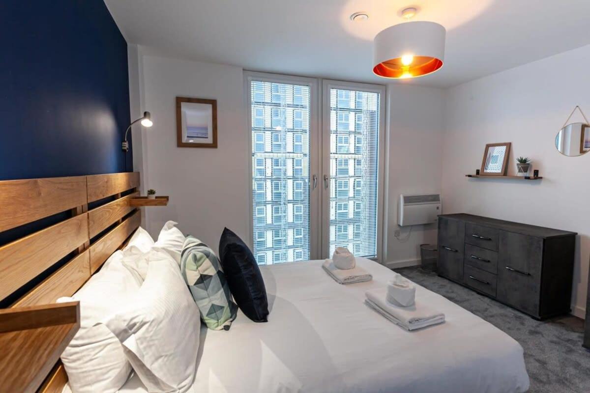 Superb 2 Bed Flat 5Min To Old Trafford Stadium Манчестър Екстериор снимка