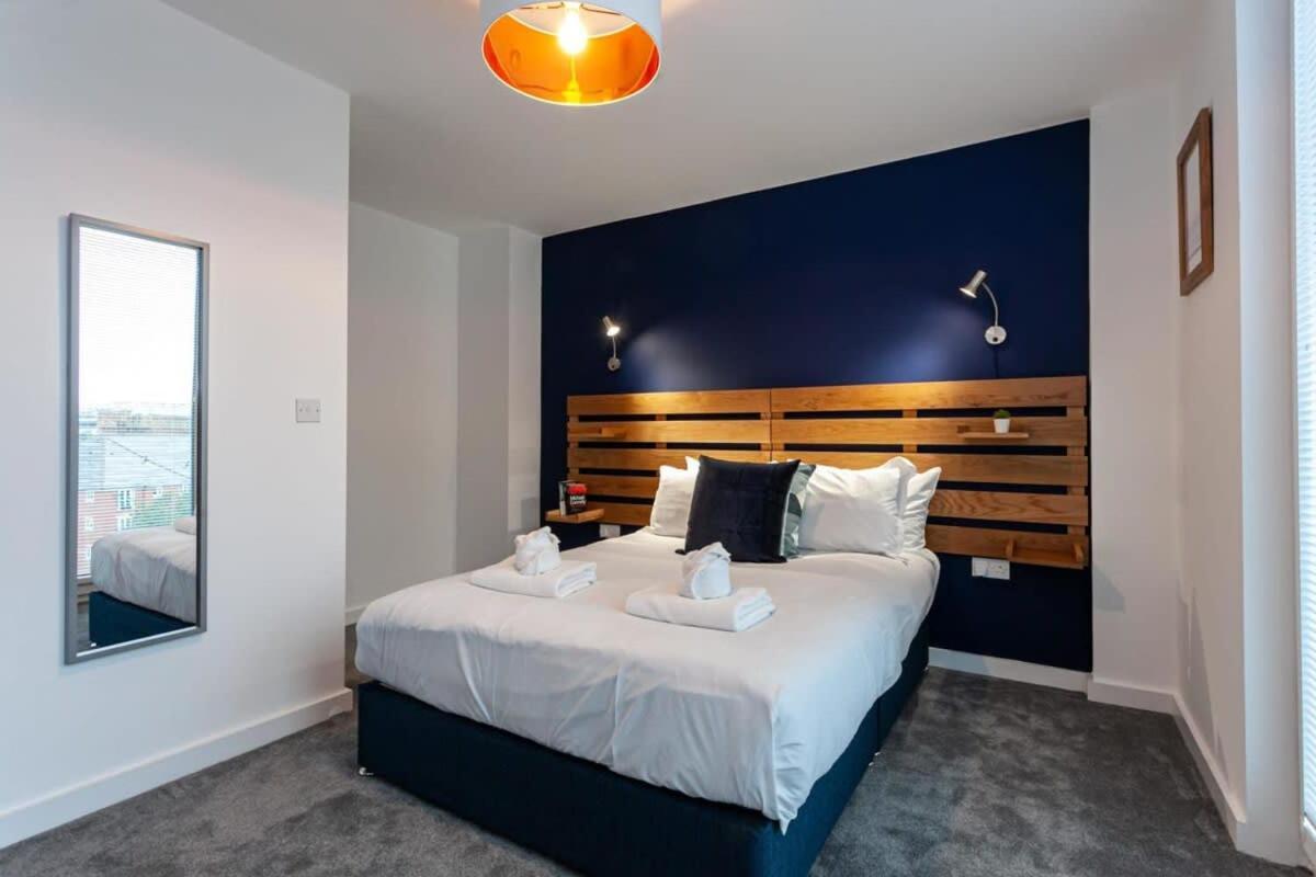 Superb 2 Bed Flat 5Min To Old Trafford Stadium Манчестър Екстериор снимка