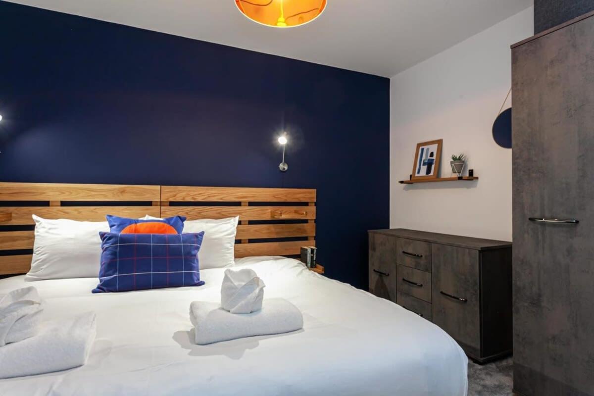 Superb 2 Bed Flat 5Min To Old Trafford Stadium Манчестър Екстериор снимка