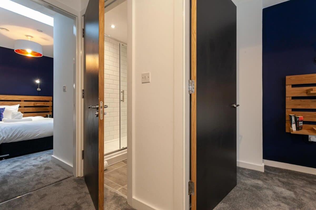 Superb 2 Bed Flat 5Min To Old Trafford Stadium Манчестър Екстериор снимка