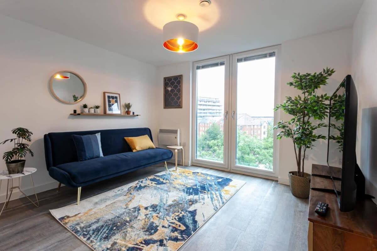 Superb 2 Bed Flat 5Min To Old Trafford Stadium Манчестър Екстериор снимка