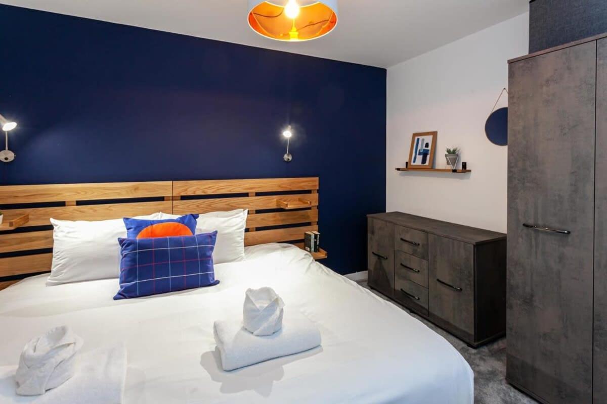 Superb 2 Bed Flat 5Min To Old Trafford Stadium Манчестър Екстериор снимка